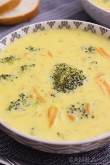 Sopa de Brócoli con Queso Cheddar