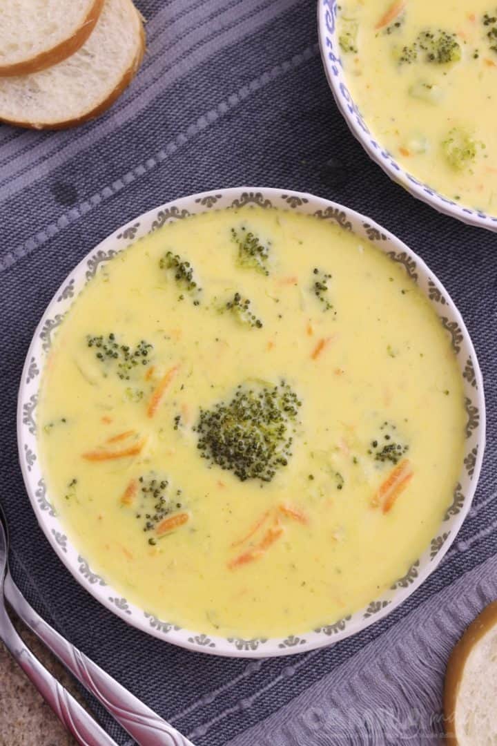 Sopa de Brocoli in a bowl