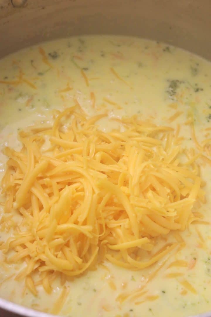 Sopa de Brocoli with cheddar cheese
