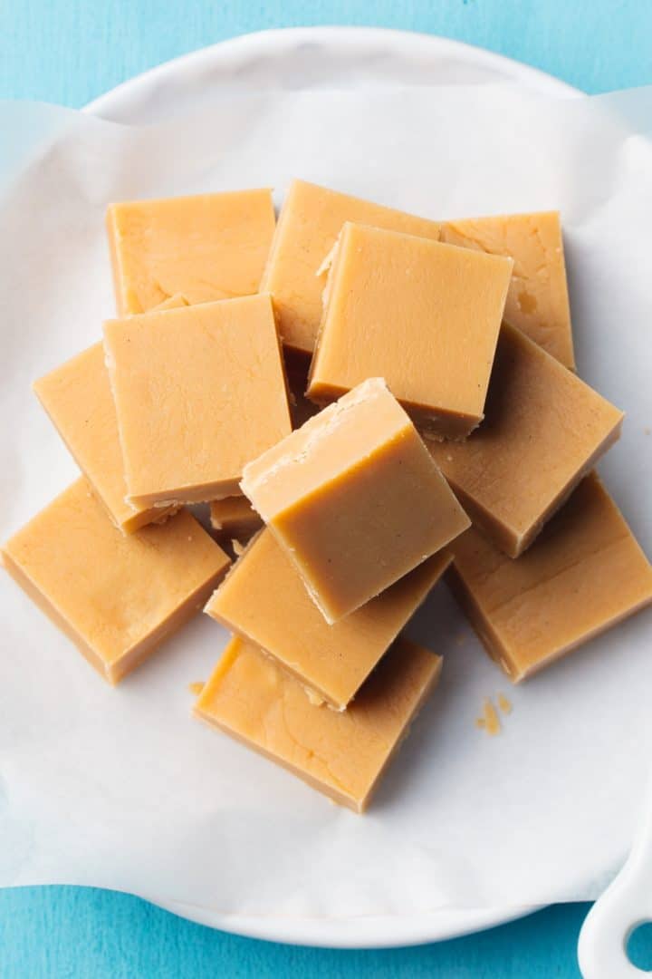 overhead shot of Dulce de Mantequilla de Maní 