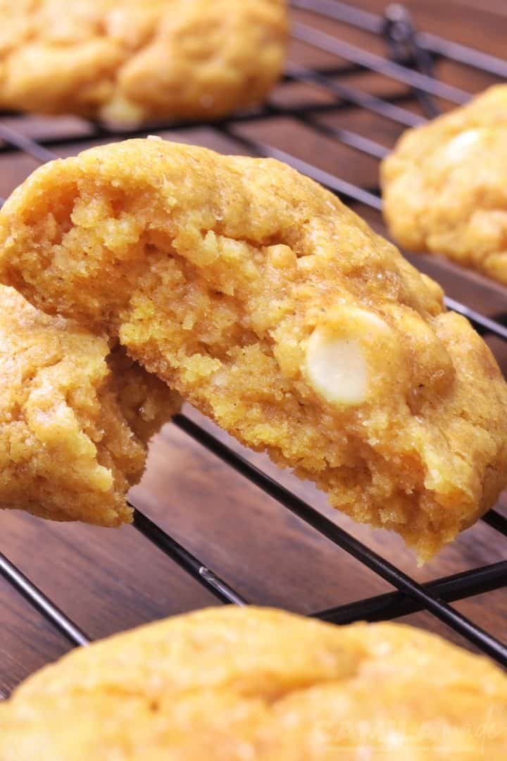 Galletas de Calabaza cut in half