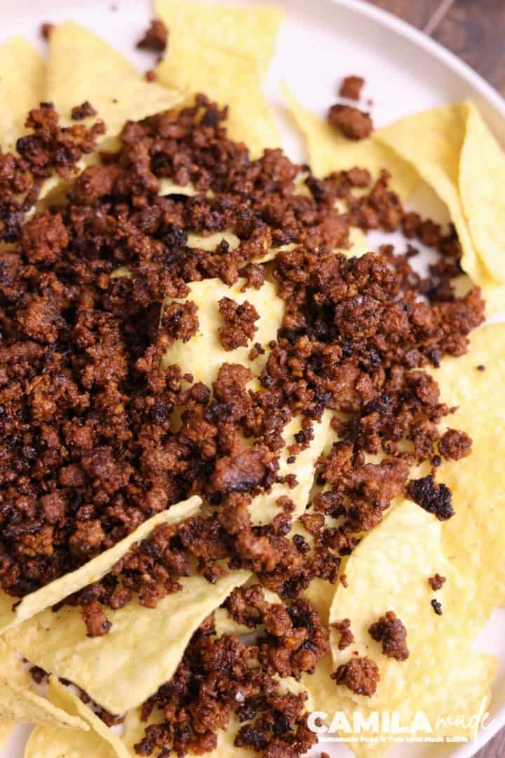 Chorizo Mexicano Tradicional 17 Chorizo Mexicano Traditional on top of chips