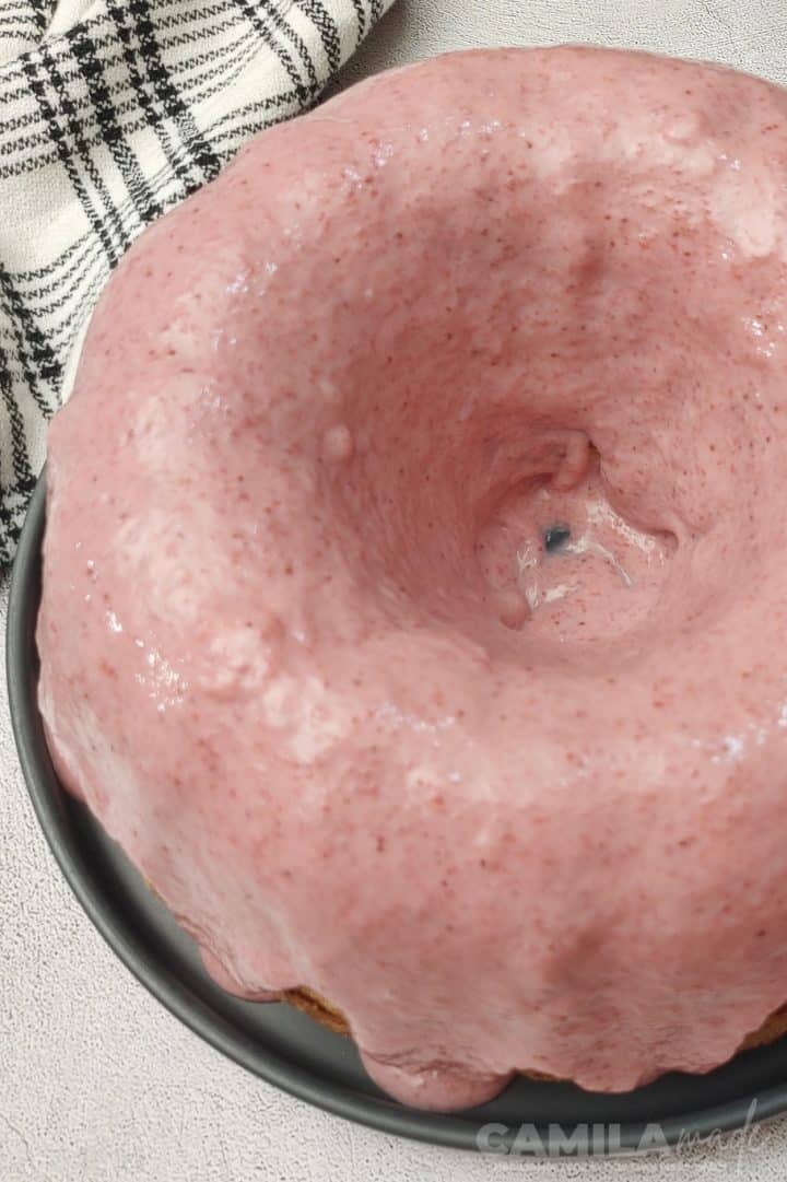 Nesquik Strawberry Cake