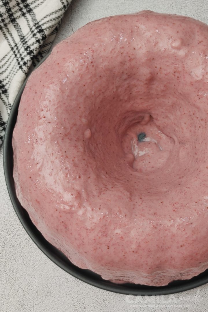 Nesquik Strawberry Cake with a Strawberry Brigadeiro