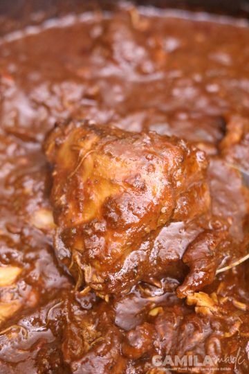 Relleno de Pollo con Chile Rojo in a pot