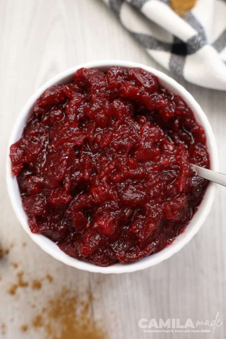 Salsa de Arándanos con naranja in a ramekin