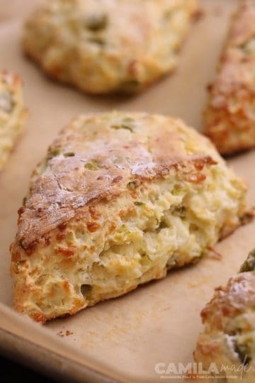 Scones de Jalapeño y Queso (Jalapeño Cheddar Scones)
