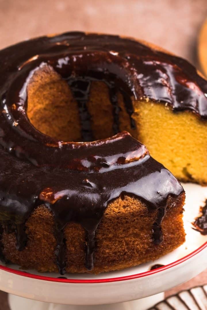 Bolo de Cenoura en el cake stand