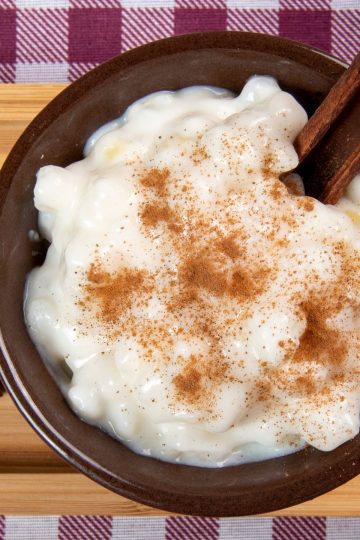 Canjica in a brown bowl