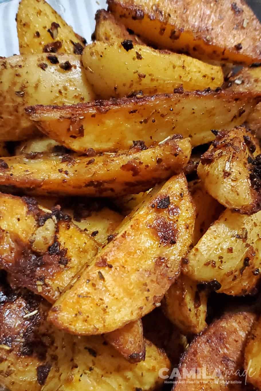 Papas al horno picantes in a bowl