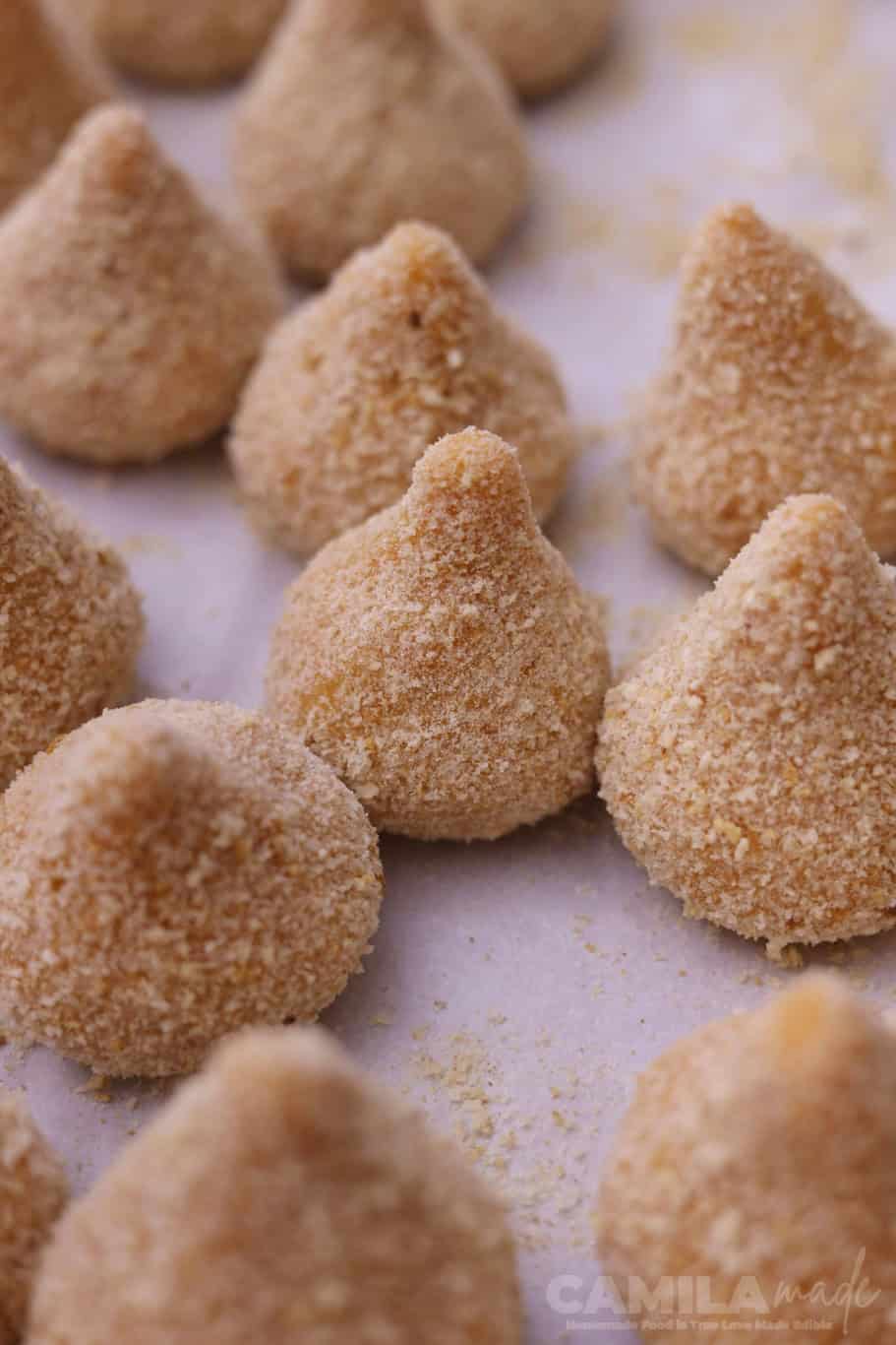 Coxinha ready to fry