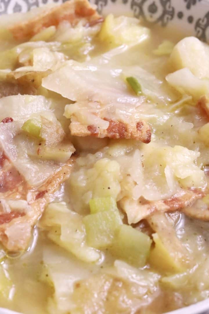 Sopa de Repollo in a bowl close up