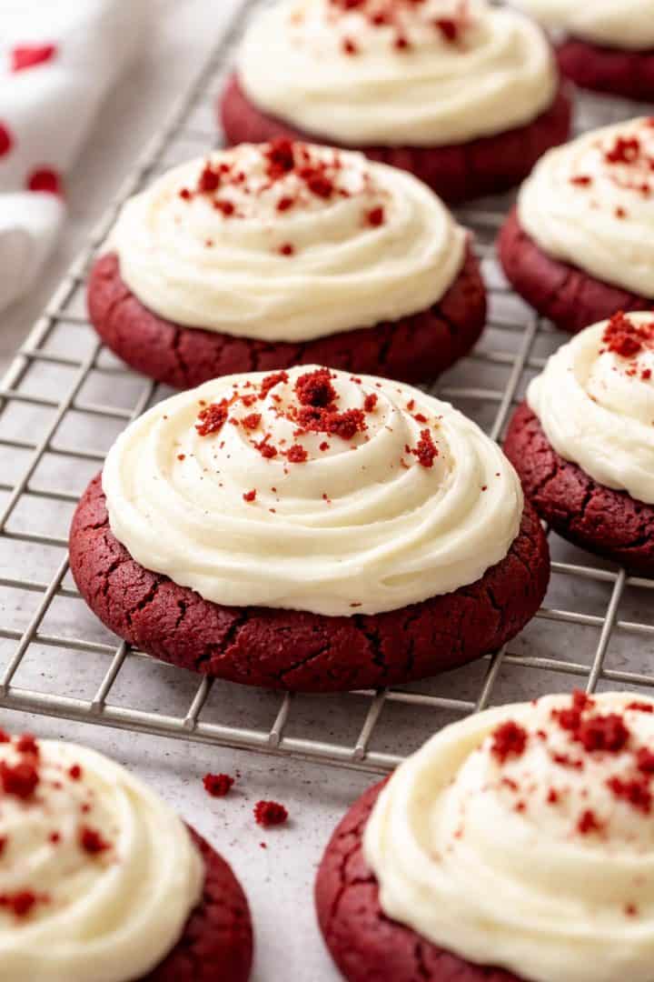Galletas Red Velvet con Glaseado de Queso Crema