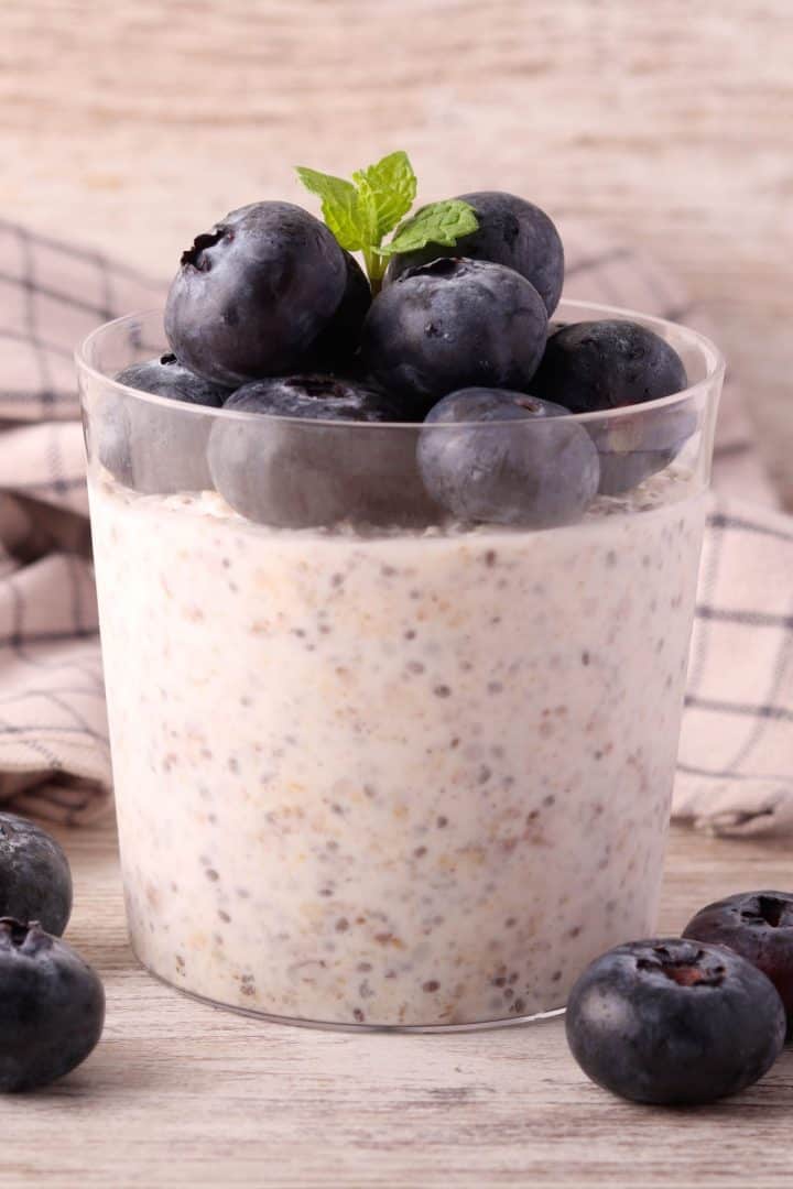 Avena Nocturna Overnight oats topped with blueberries.