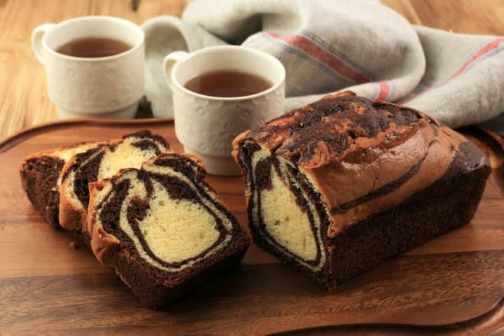 Panque Marmoleado 6 Marble Loaf Cake side view with a tea in a board