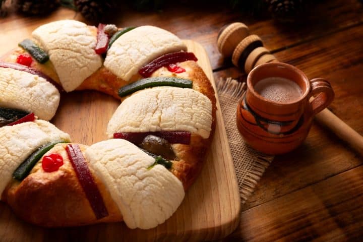 Rosca de Reyes with atole de chocolate