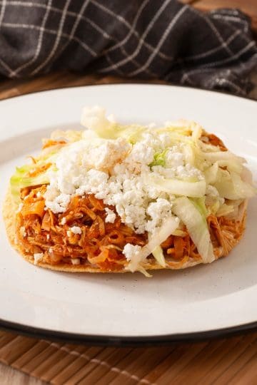Tostadas de Tinga de Pollo side view