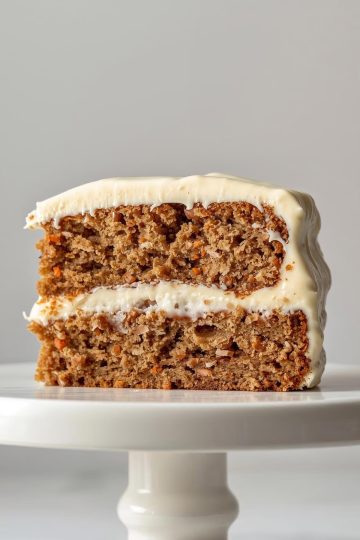 Pastel de Zanahoria two-layer carrot cake slice