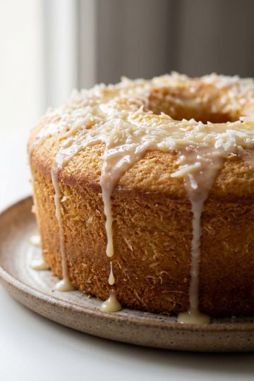 Bolo de Coco in a plate