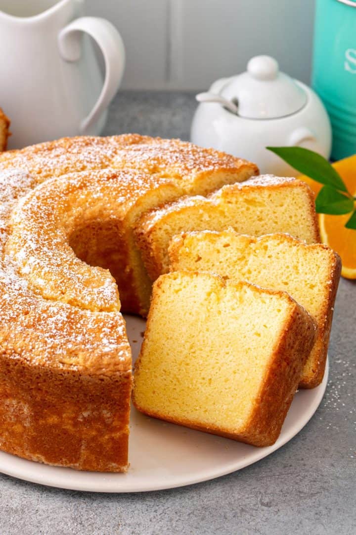 Bolo de Laranja side view close up