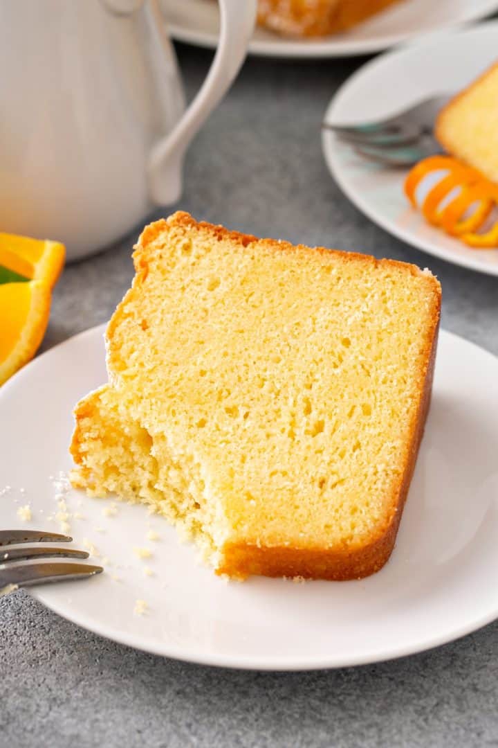 Bolo de Laranja slice side view close up