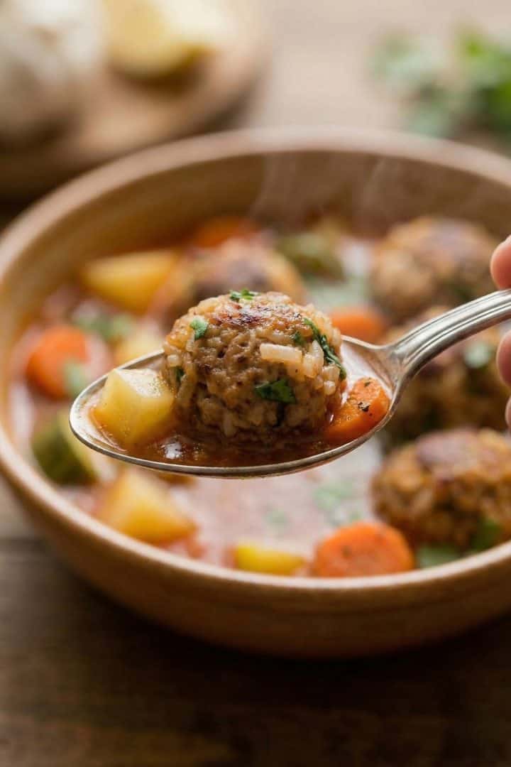 Caldo de Albóndigas side view